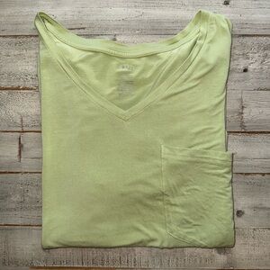 Kyte baby women’s XS bamboo v neck short sleeve pocket T shirt pistachio EUC